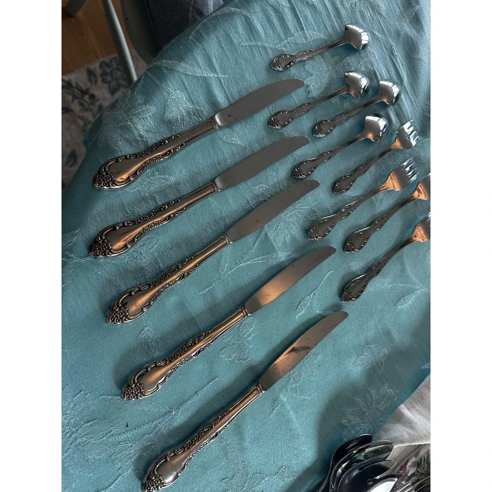 Oneida Chateau Stainless Steel Flatware Set 13 Pieces Knives Forks Teaspoons